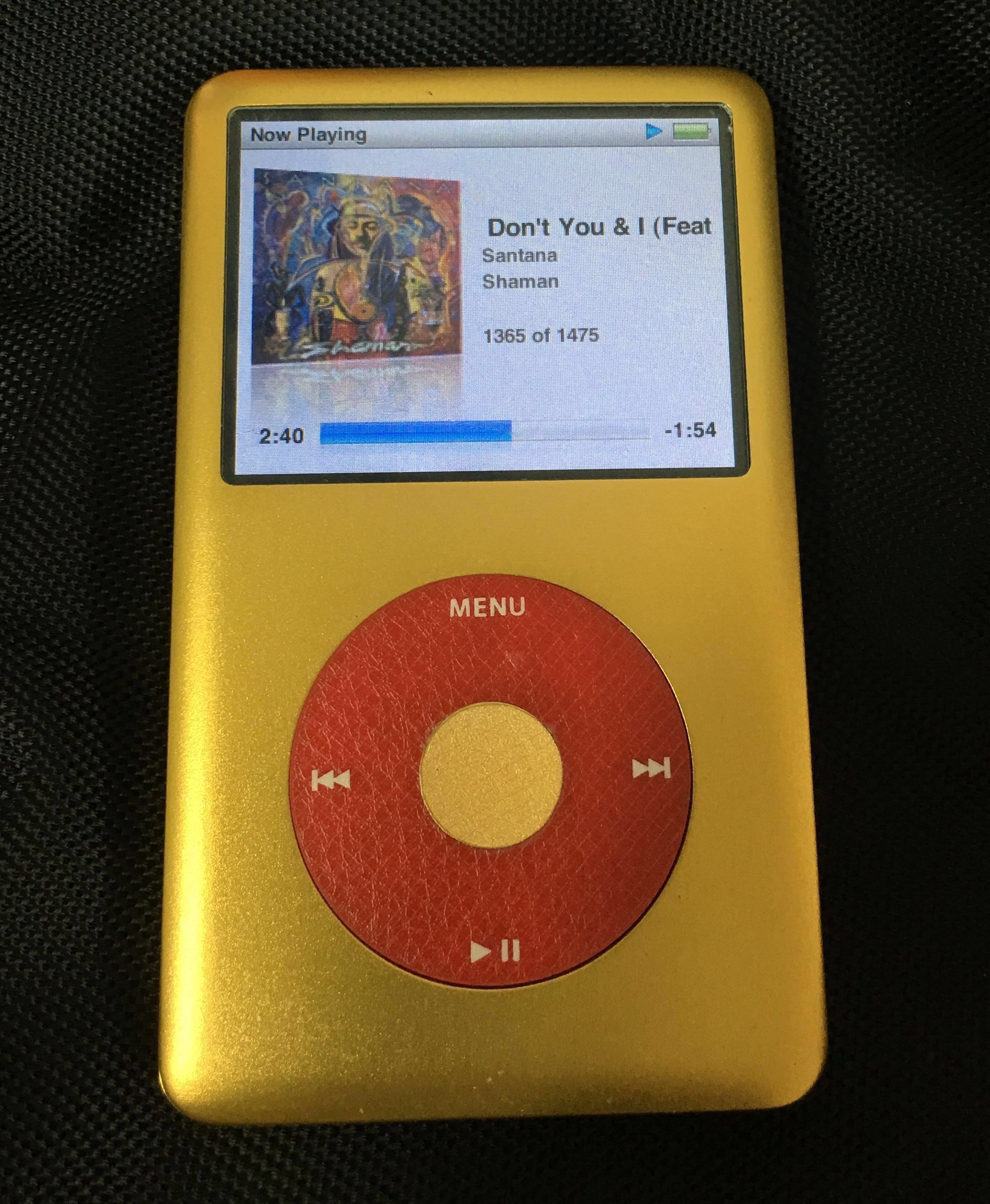 iPod Classic U2 gold edition, Audio, Portable Audio Accessories on 