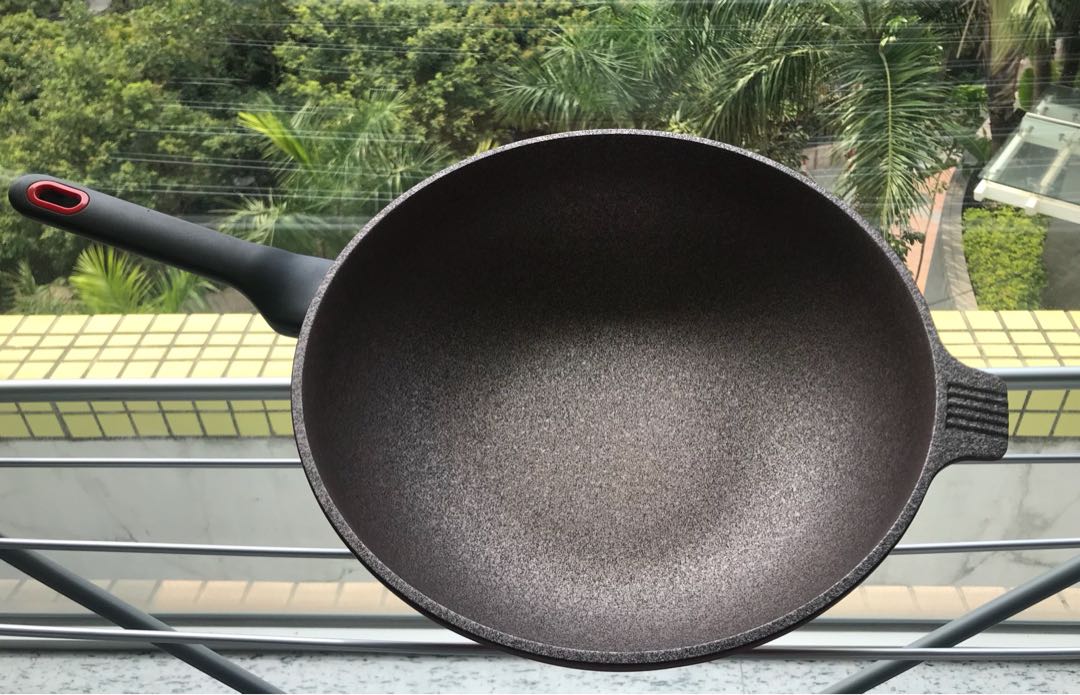 Korean QueenArt Inoble coating Wok 34cm, 傢俬＆家居, 廚具和餐具, 食物整理及儲存 Carousell