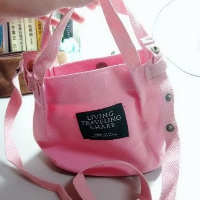 Living traveling share sling bag online