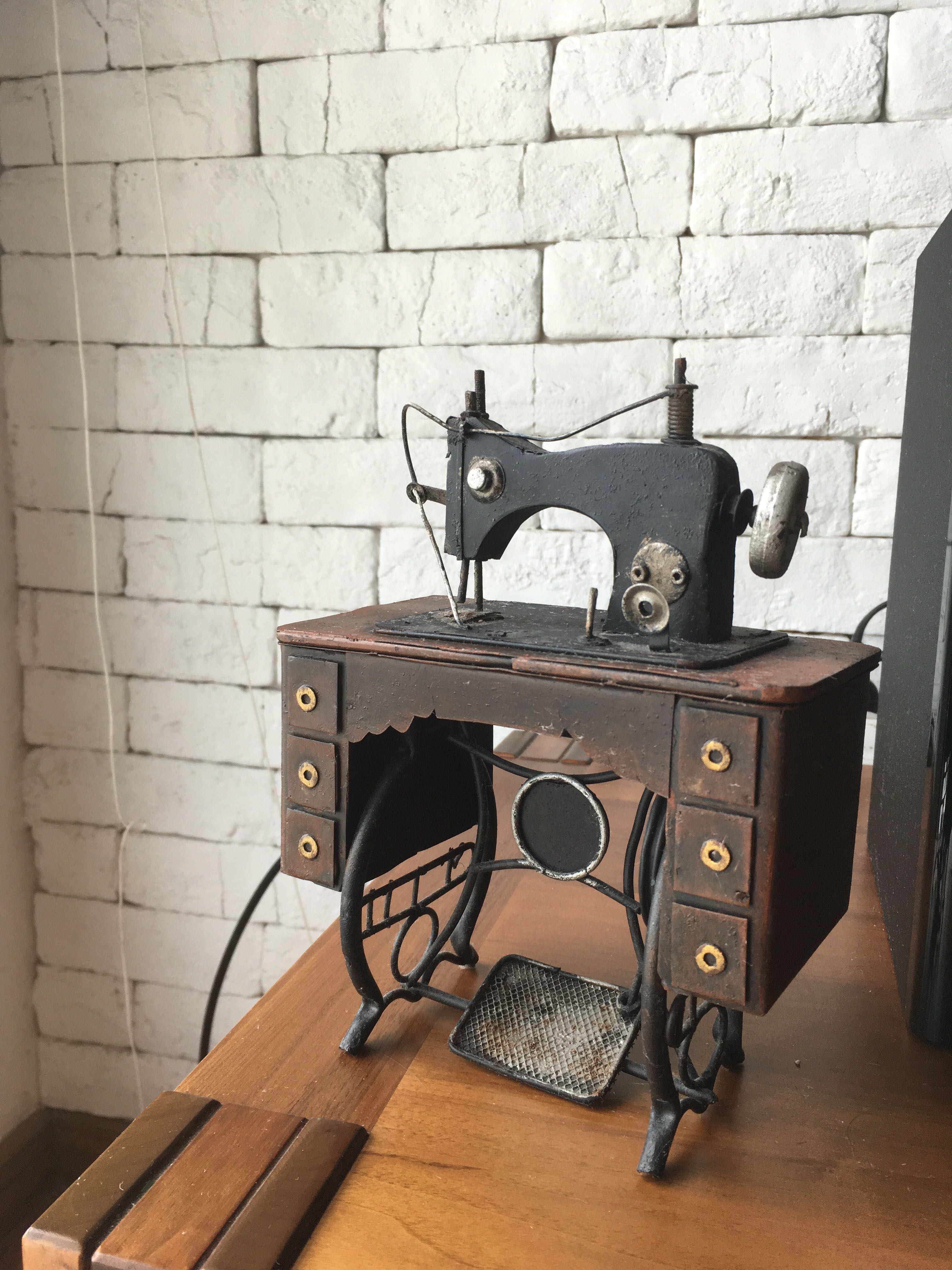 Vintage Sewing Machine Model Furniture Home Decor On Carou Vintage Sewing Machine Model Furniture