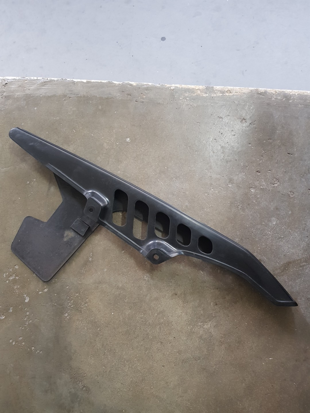 Yamaha Tw200 stock chain guard, Motorcycles, Motorcycle Accessories on