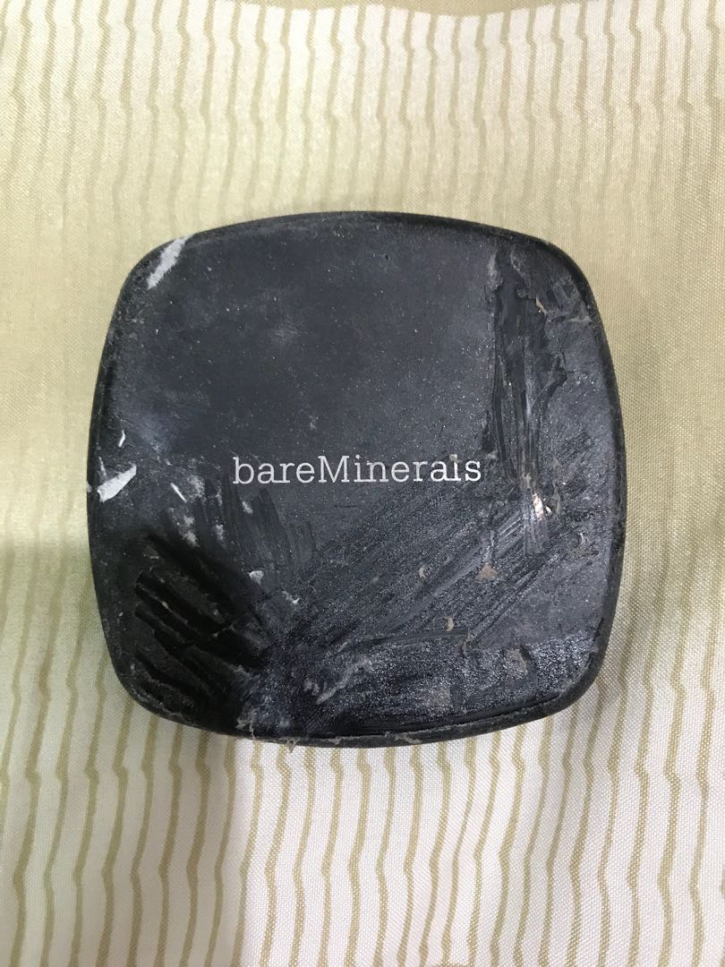 Bareminerals Foundation Powder (Category: Makeup) located in Quezon City. Submitted by caryscornermnl (Listing ID 162522112, Image 3). Description: Barely used. Swatched a few times. Exterior case is sticky Interior powder is intact.
