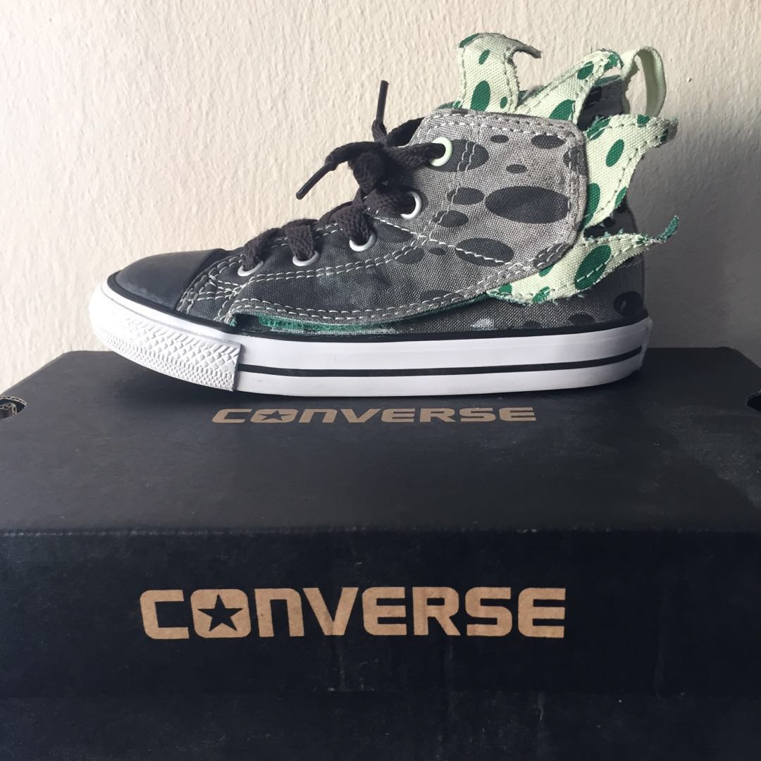 Star Converse Sneaker (worn once 