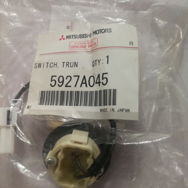 Mitsubishi Lancer Trunk switch button with retainer, Auto Accessories