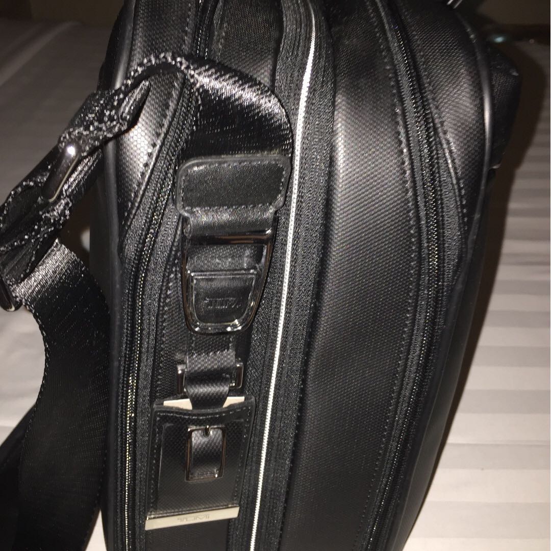 TUMI Arrive Kennedy Notebook Deluxe Brief Black Leather NEW, Men's