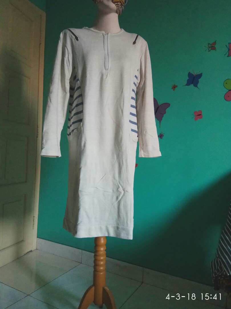 Gambar wanita pakai gamis