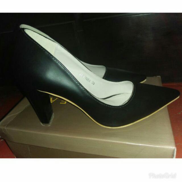 Black shoes 3 online inch heel