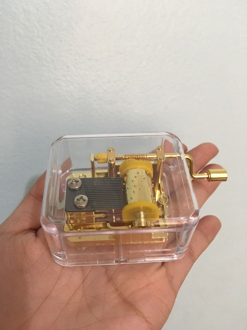 Castle in the sky music box (Category: Vintage Collectibles) located in Paranaque City. Submitted by des005 (Listing ID 162726022, Image 1). Description: HANDCRANKED MUSIC BOX 🔸 Php 350 🔹 Php 400 AVAILABLE MUSIC: 🔸You are my sunshine 🔸Happy birthday 🔸Castle in the sky 🔸Let it go (frozen) 🔹Spirited Away 🔹La vie en rose 🔹Kiss the rain 🔹Amazing grace 🚛 SHIPPING VIA XEND MM-90 PROV-140 💳 MOP: BPI/BDO/METROBANK/GCASH 🎵 Instagram: @musicbo
