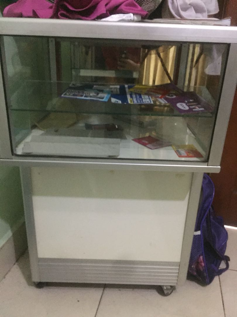 Etalase konter kecil, Home & Furniture on Carousell