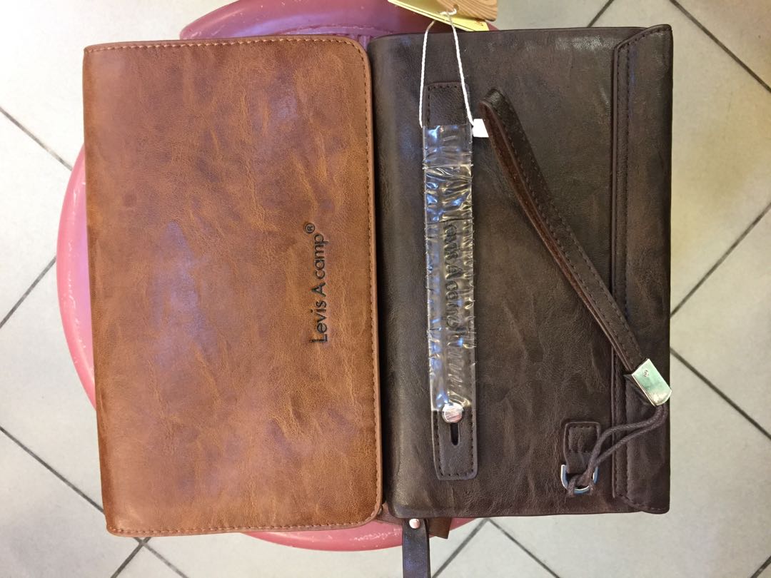 levi's clutch bag