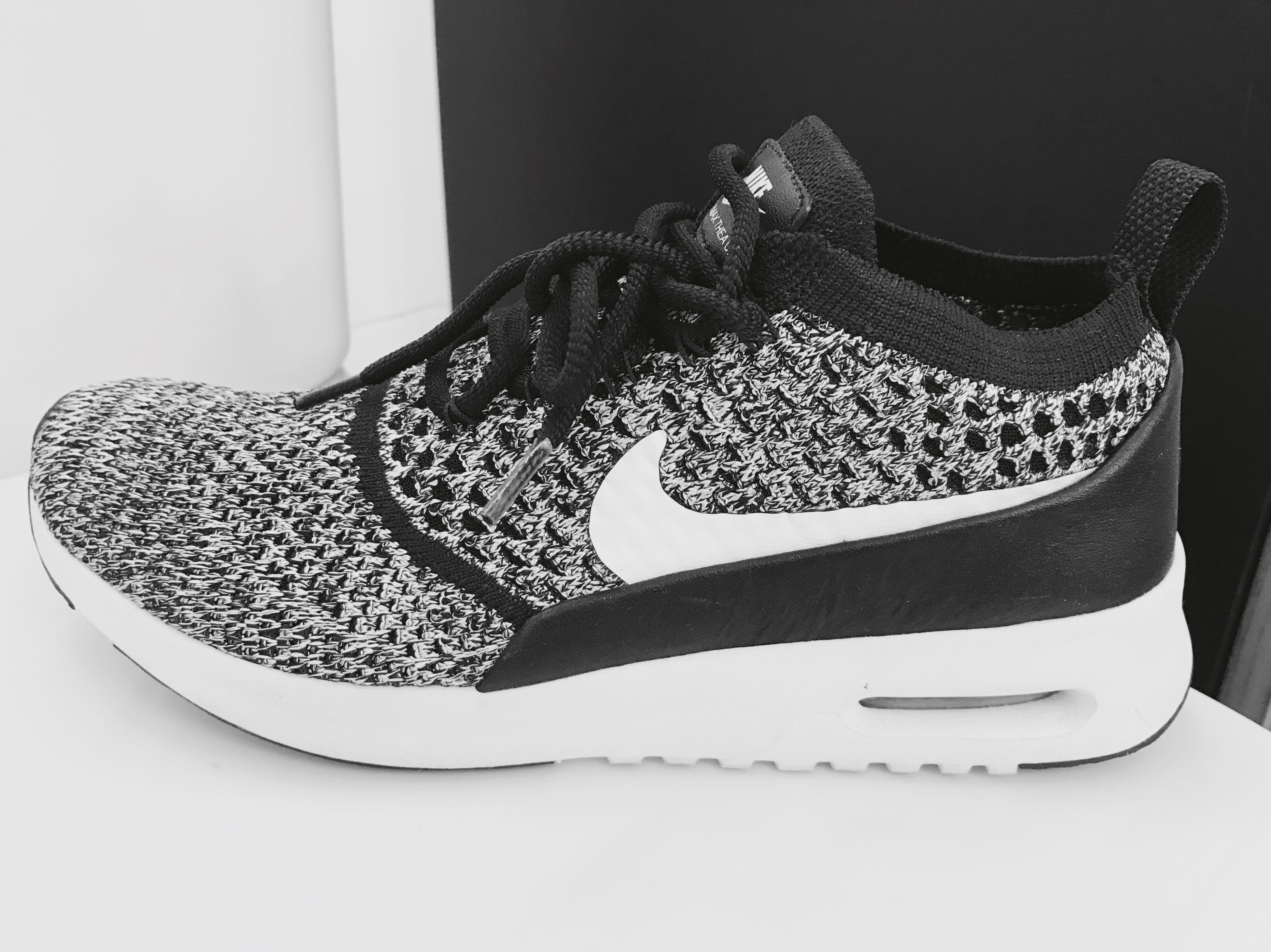 nike air max 87 thea flyknit Zwart