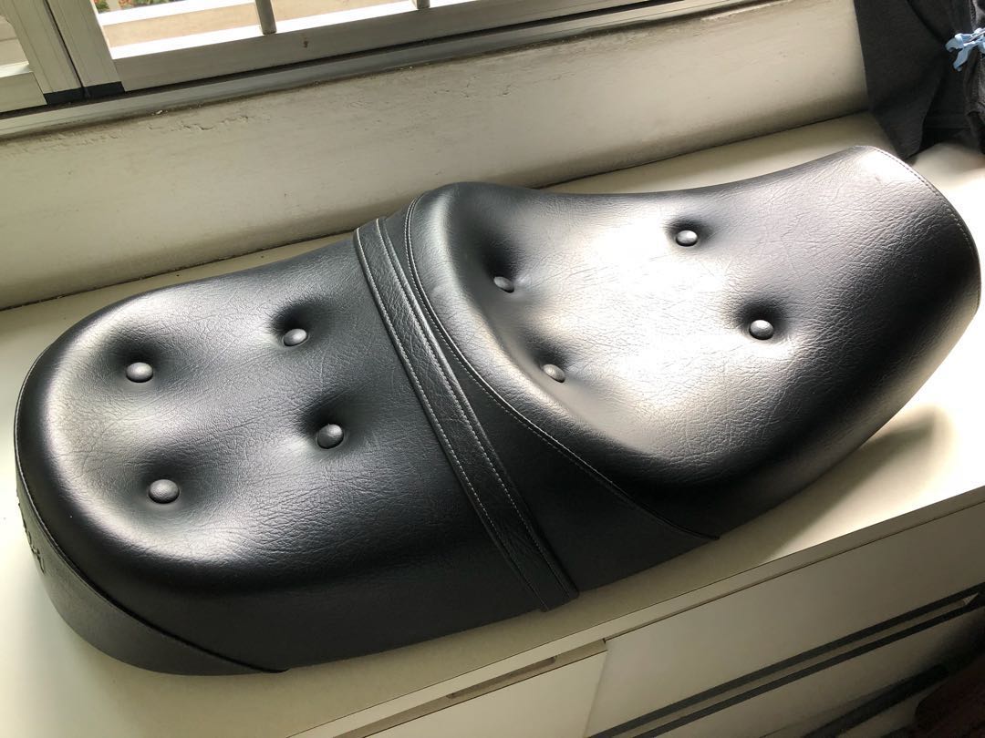 Triumph King and Queen seat, Motorcycles, Motorcycle Accessories on