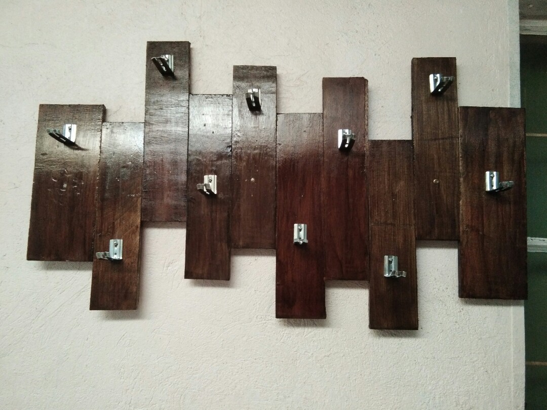 Wall mounted wood pan holder, Furniture & Home Living, Kitchenware