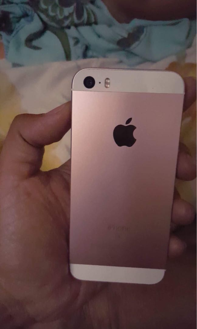 iPhone SE 16gb Rosegold gpplte (Category: Others) located in Manila. Submitted by faye31 (Listing ID 162950095, Image 2). Description: ✅ openline via gpplte ✅All units are 100% original ✅Money back if proven fake ✅Not refurbished ✅98-99% smoothness ✅Unit comes with USB cable, wall adapter, earpods, sim ejector, manual, box (replacement) ‼️For buyer's assurance we offer 7 days service warranty and 3 days replacement warranty‼️ 🔴⬇🔴⬇🔴⬇🔴⬇🔴⬇🔴⬇🔴