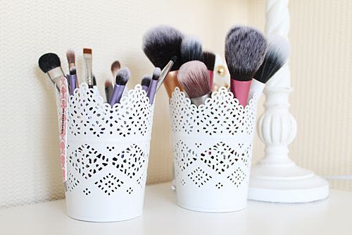 Make up brushes and tools holder (Category: Makeup) located in Obando. Submitted by minmin_09 (Listing ID 162987636, Image 1). Description: .