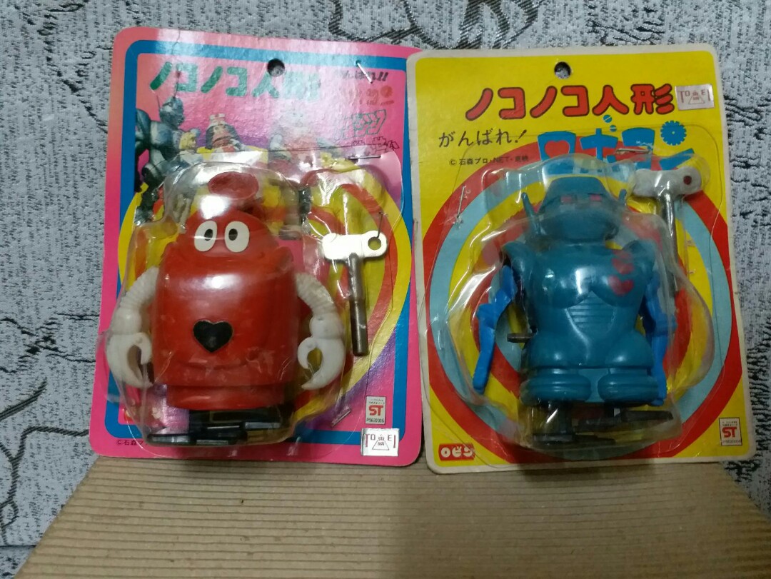 公仔 （分類：絨毛玩具）位於 Hong Kong。 由 tenshin_man 提交（商品編號 163047643，圖片 2）。簡介： 全新品限量版公仔，Hello Kitty全套45O，熊仔4隻Total 2OO，小露寶公仔2OO一個。