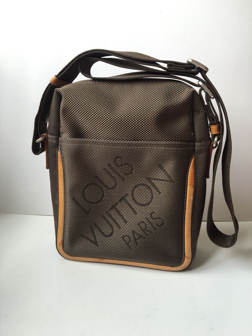 Cerminkan gengsi lewat Louis Vuitton