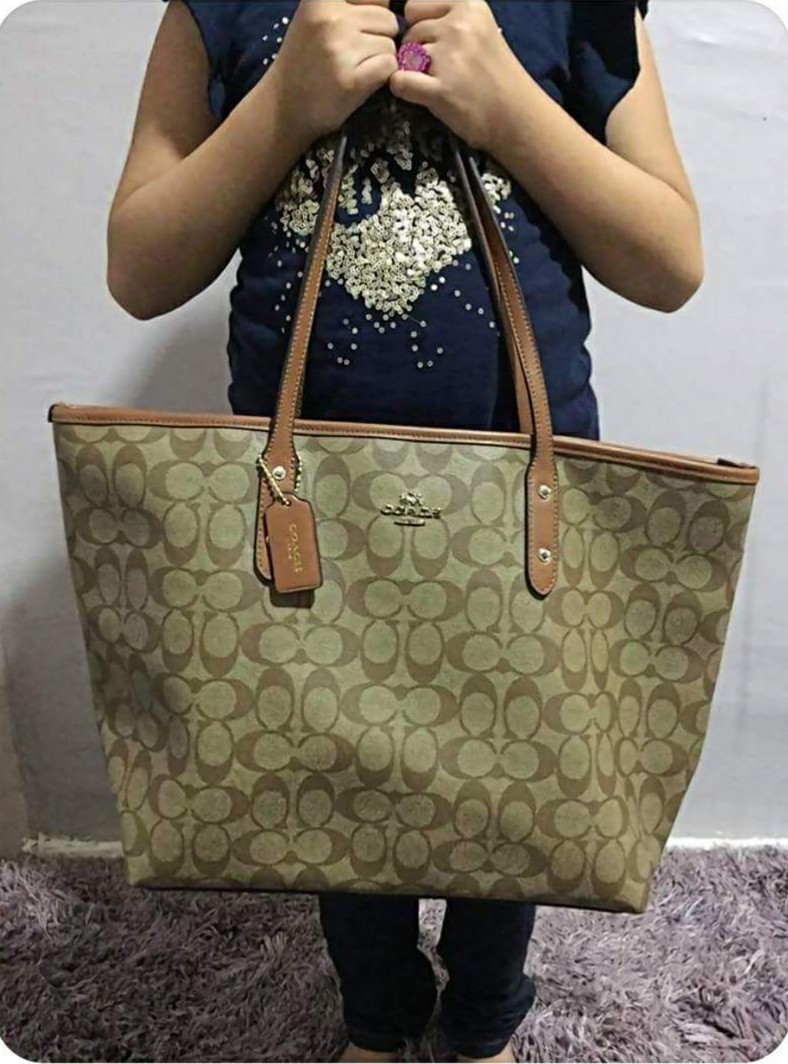 Coach Tote Bag (Large Size), Women's Fashion, Bags & Wallets, Tote Bags on  Carousell