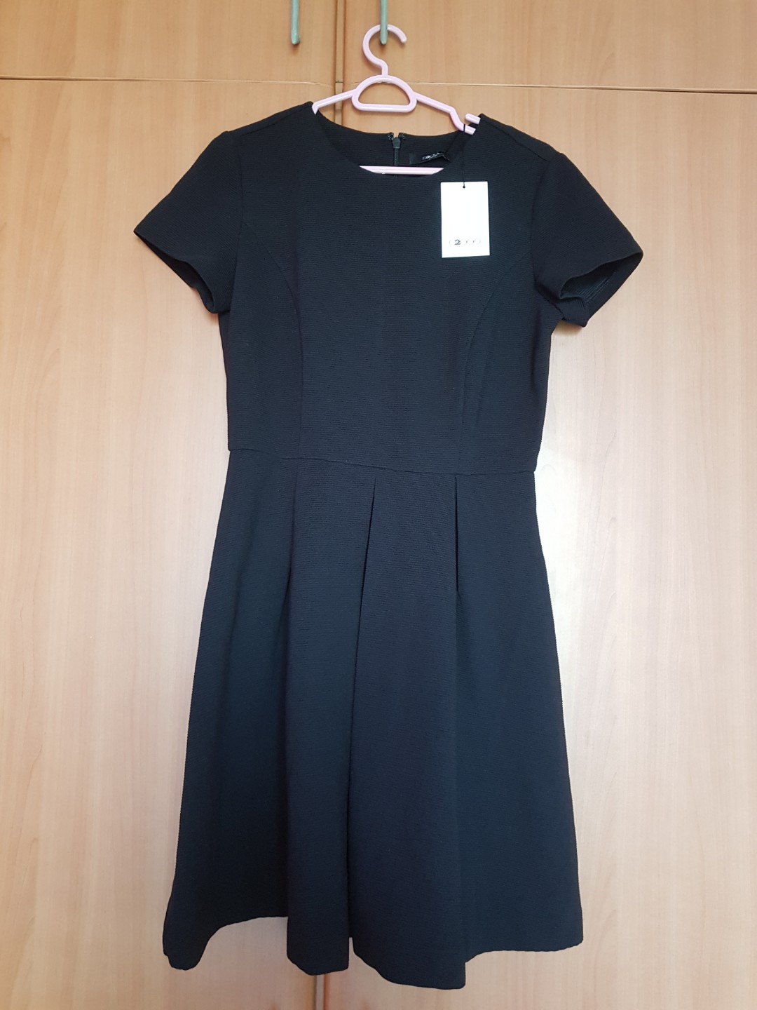 g2000 black dress