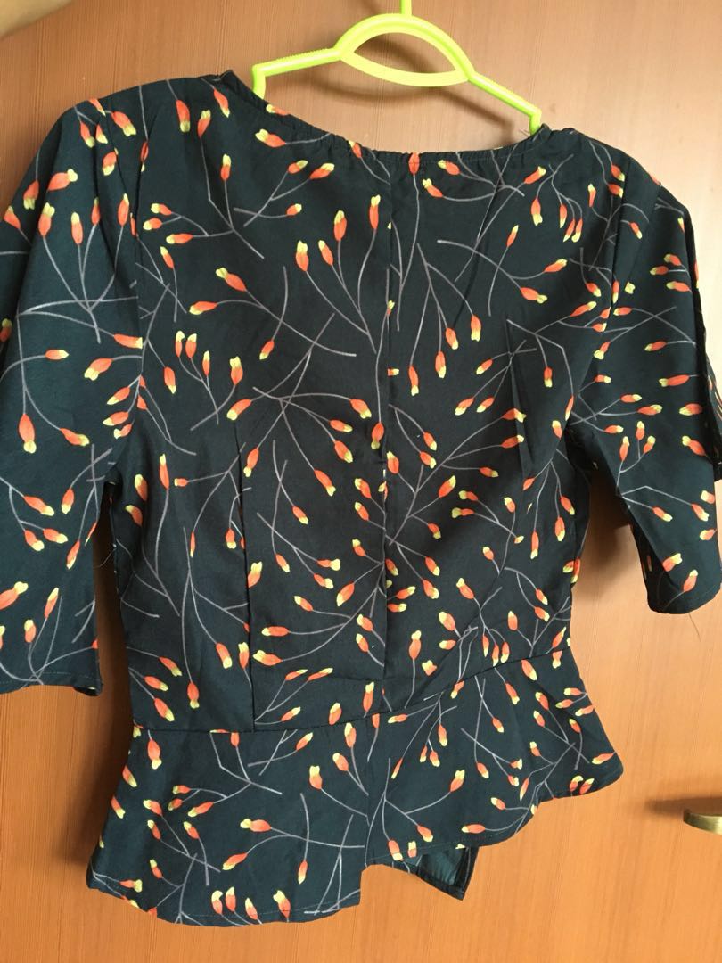 Green Wrap Top , Women's Fashion, Tops, Sleeveless on Carousell