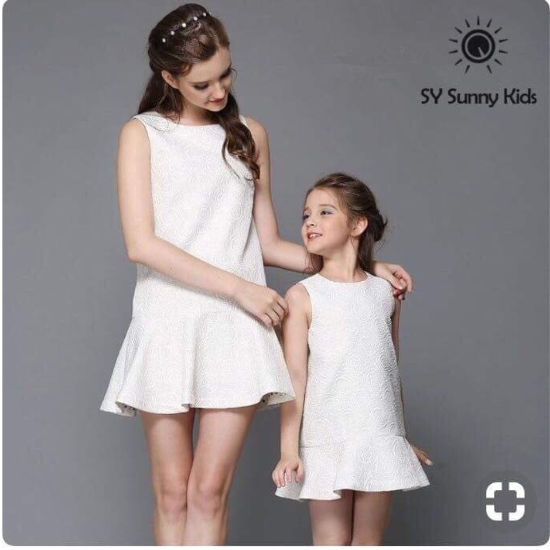mother daughter white dresses