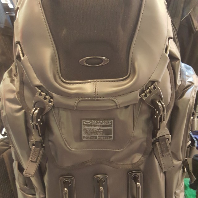 Oakley Kitchen Sink BNIB LX Designer Men s Fashion Bags Briefcases on Carousell