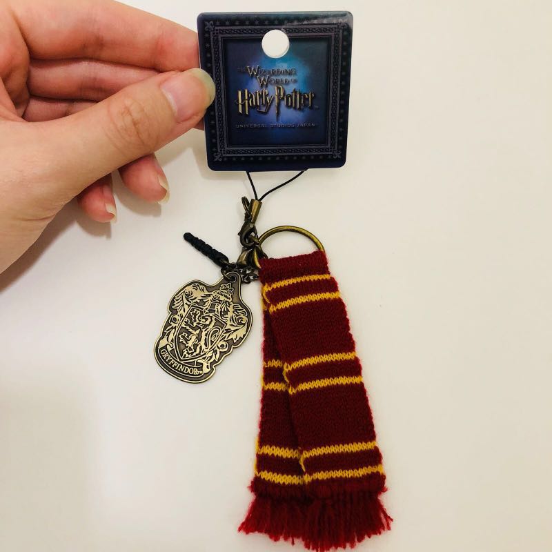 Universal studios japan Harry Potter gryffindor scarf keychain earphone