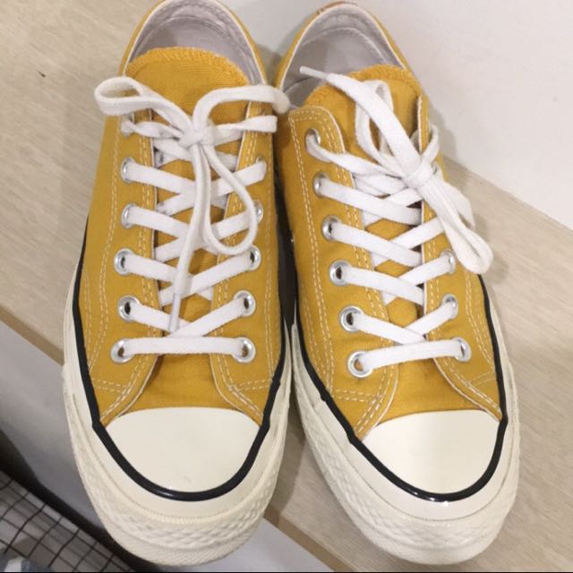 Converse 1979 芥黃色, 她的時尚, 鞋, 運動鞋在旋轉拍賣