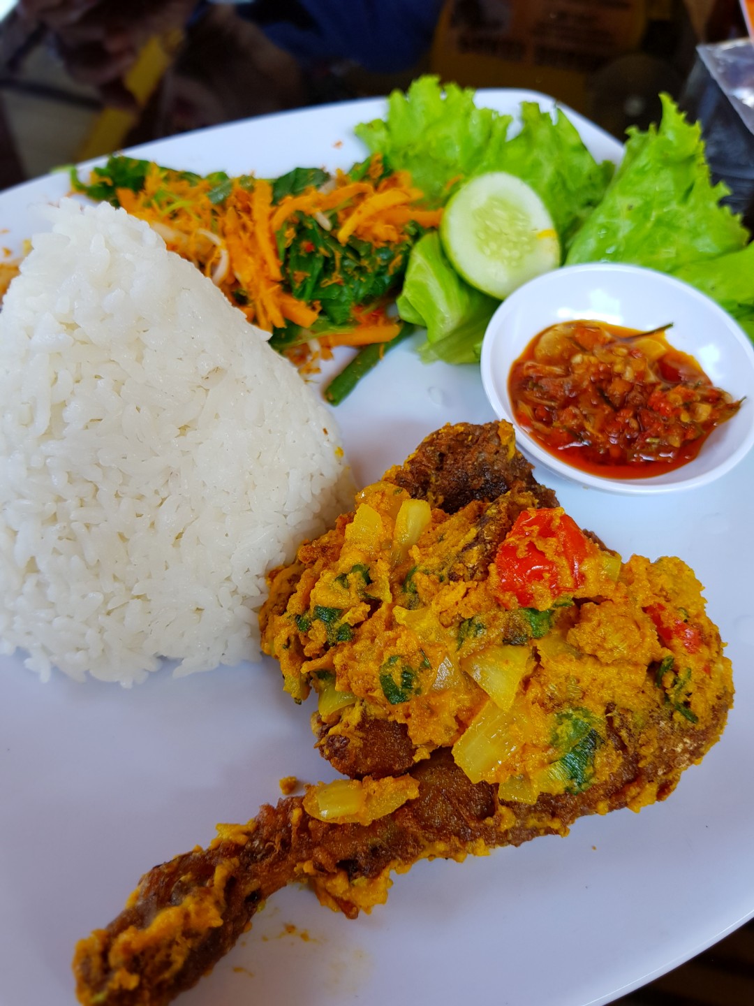 Nasi Paket Ayam Telur Asin Makanan Minuman Makanan Instan Di Carousell