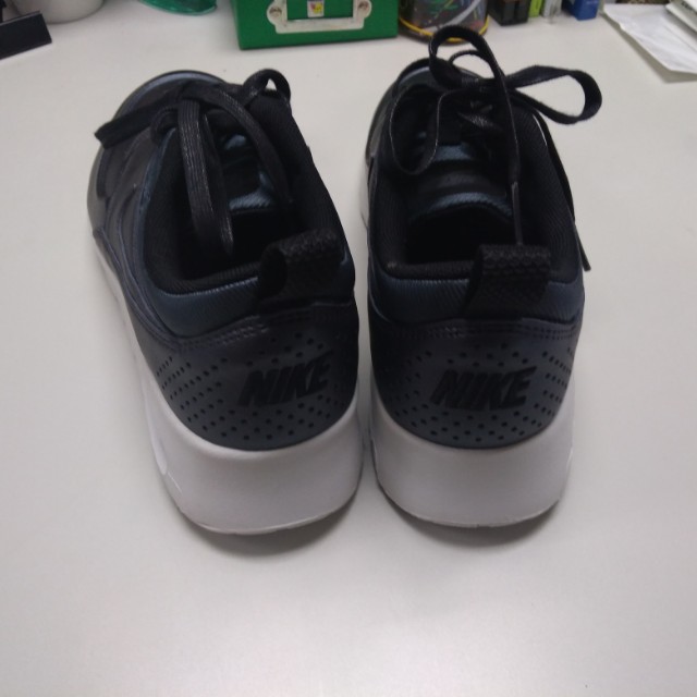 nike modairna