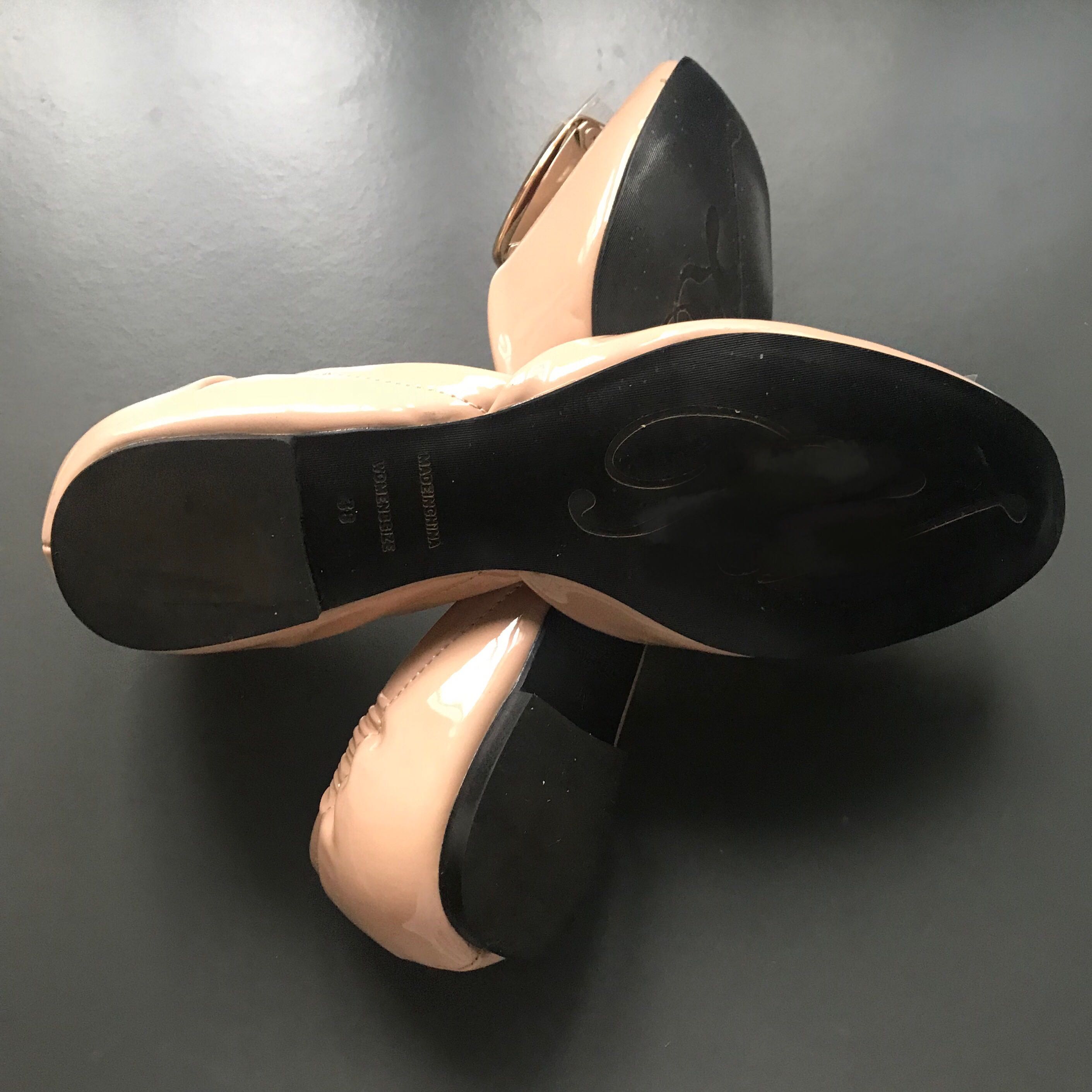 nude patent flat