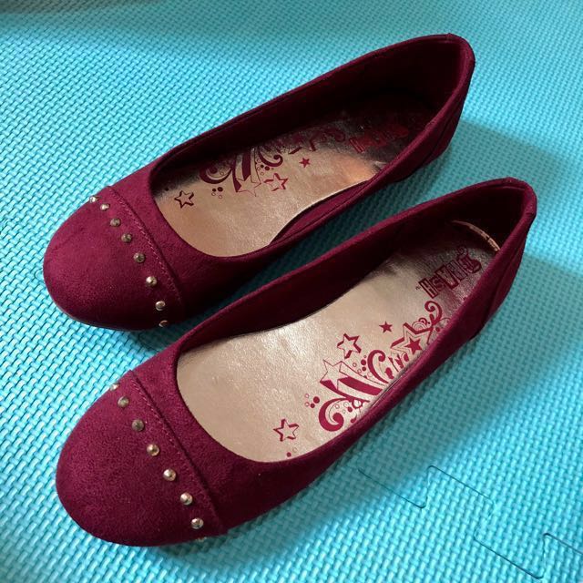 SALE! PAYLESS Burgundy Flat Shoes 
