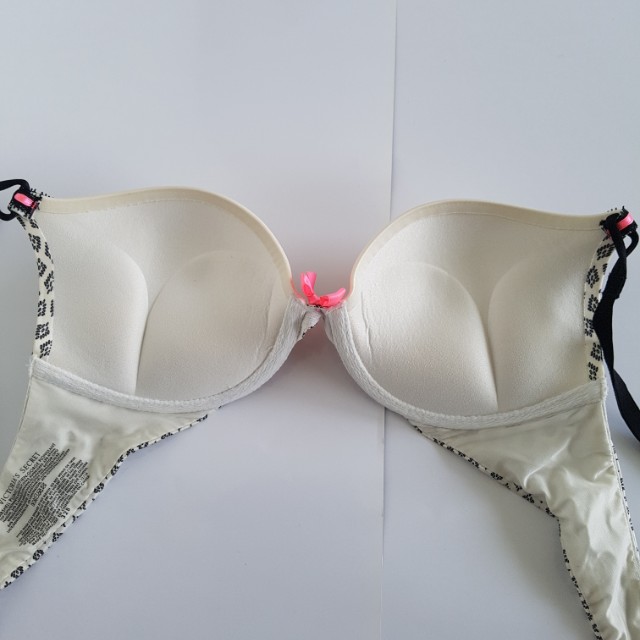 Victoria secret bombshell bra, Women's Fashion, New Undergarments &  Loungewear on Carousell