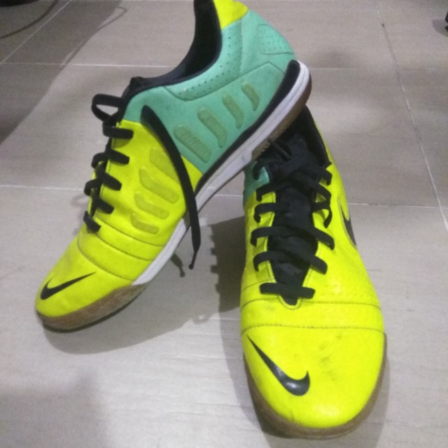 Kasut futsal nike 2018 deals