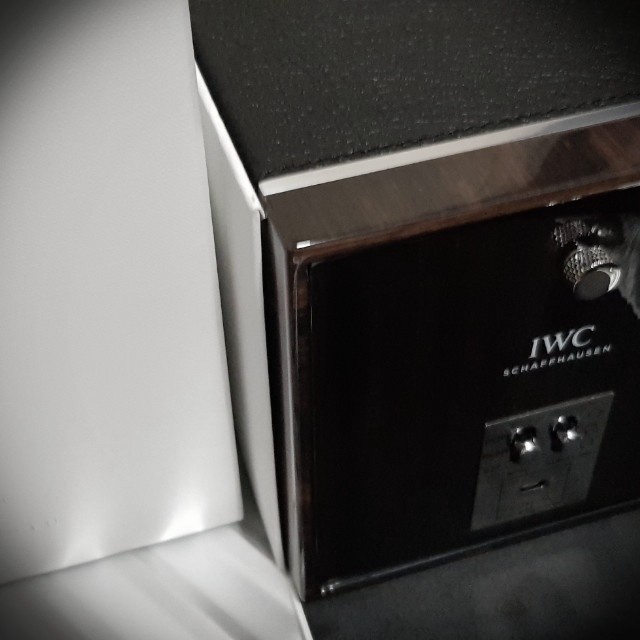 IWC Watch Winder (IWC boutique exclusive), Men's Fashion, Watches