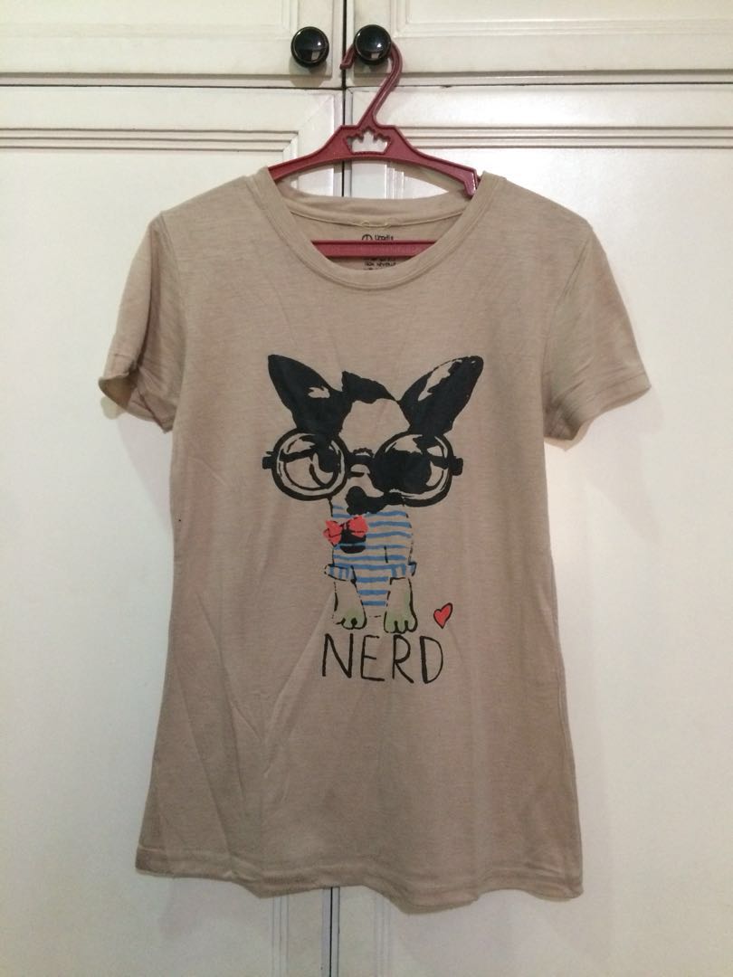 Khaki Printed Tee (Category: Blouses) located in Makati City. Submitted by clawdjaa (Listing ID 163455164, Image 1). Description: Khaki T-shirt with a cute dog design. Listed as large but could fit a medium or small by common standards. Lightweight!.