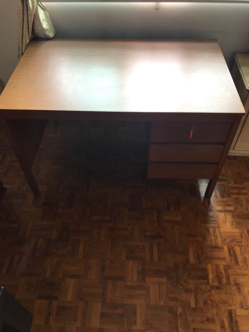 Study table (Category: Tables & Sets) located in Singapore. Submitted by zenskull (Listing ID 163416324, Image 2). Description: .