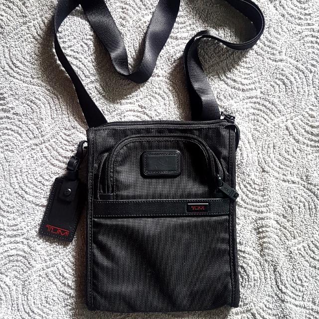 tumi pocket bag