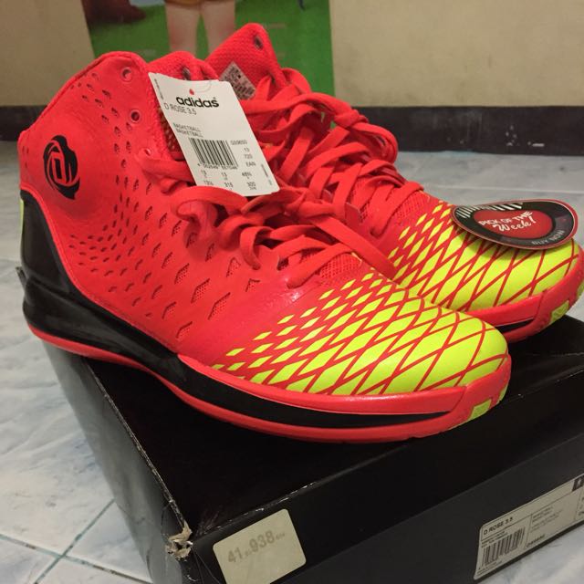 derrick rose yellow shoes