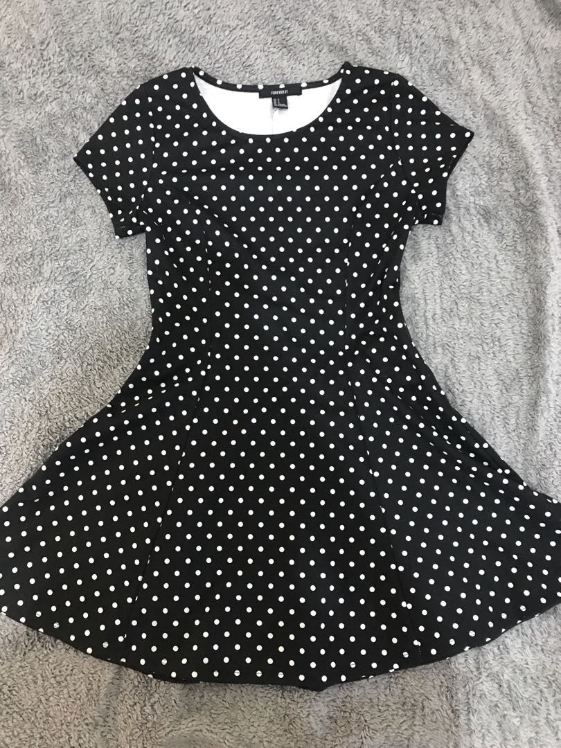 Forever21 Black And White Polka Dot Dress Fesyen Wanita Pakaian Wanita Gaun Rok Di Carousell