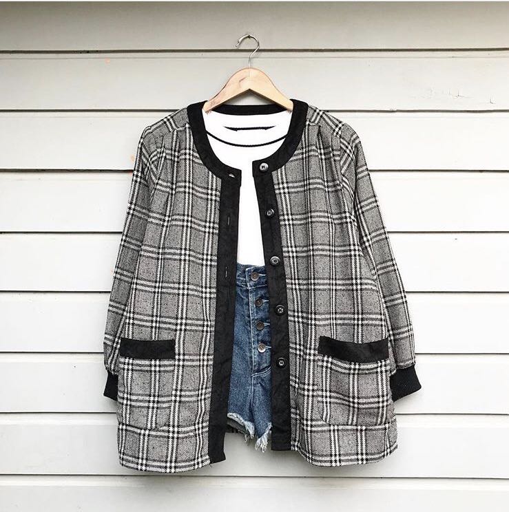 Grey Plaids Jacket (Category: Coats, Jackets and Outerwear) located in Manila. Submitted by intweb (Listing ID 163683773, Image 1). Description: .