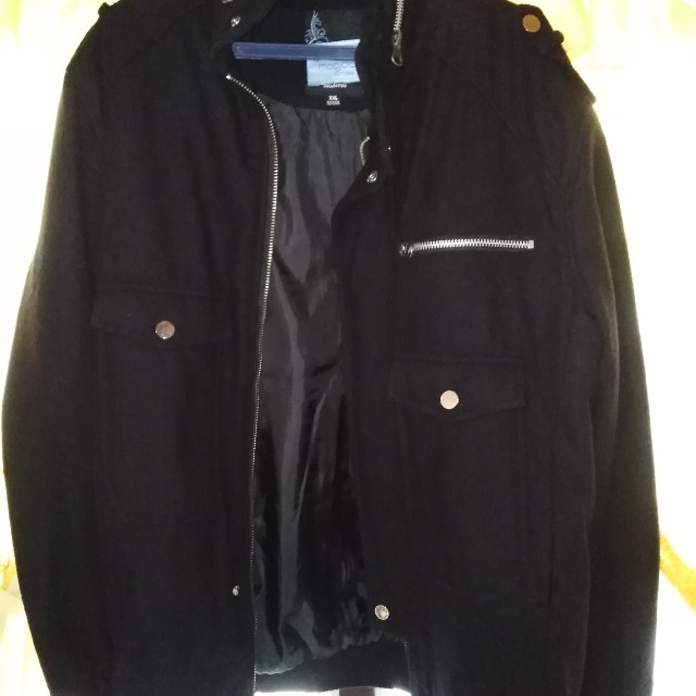Korean black jacket (Category: Coats, Jackets and Outerwear) located in Mandaluyong City. Submitted by killjoy13 (Listing ID 163662805, Image 3). Description: Size: medium Rfs: no longer using This is a very comfortable jacket 🧥.