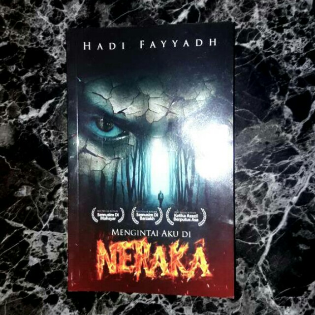 Mengintai Aku Di Neraka Books Stationery Books On Carousell