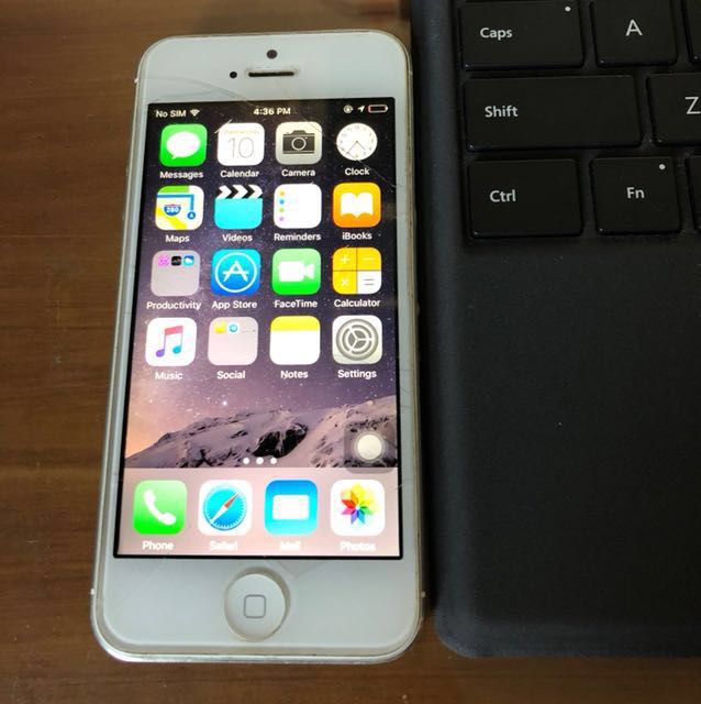 REPRICED!!! Iphone 5 64gb (Category: iPhone 12 Series) located in Manila. Submitted by natyforchristmas (Listing ID 148675773, Image 1). Description: Working very well With screen protector Only issue is battery drains easily..