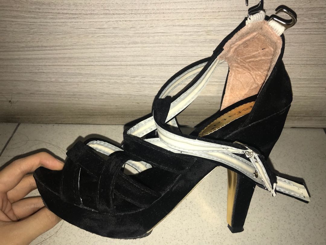 Sepatu Hak Tinggi Warna Hitam 7cm Fesyen Wanita Sepatu Di Carousell