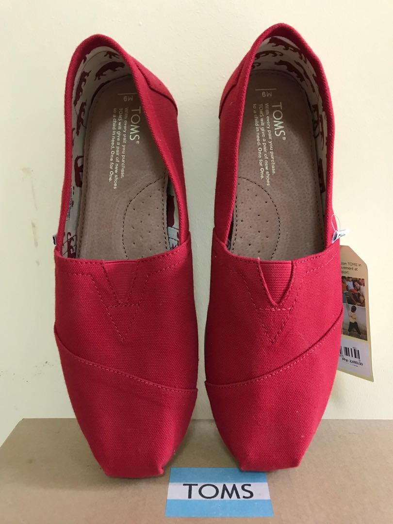 toms red canvas