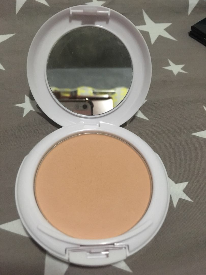 EB Advance whitening compact powder (Category: Face Care) located in Manila. Submitted by hatdog56789 (Listing ID 163734415, Image 2). Description: Natural Used only once nung tinry. Turns out di pala shade ng friend ko, so good as new pa din po to. Kanina lang din nabili Please text me at +639152493186 ☺️.