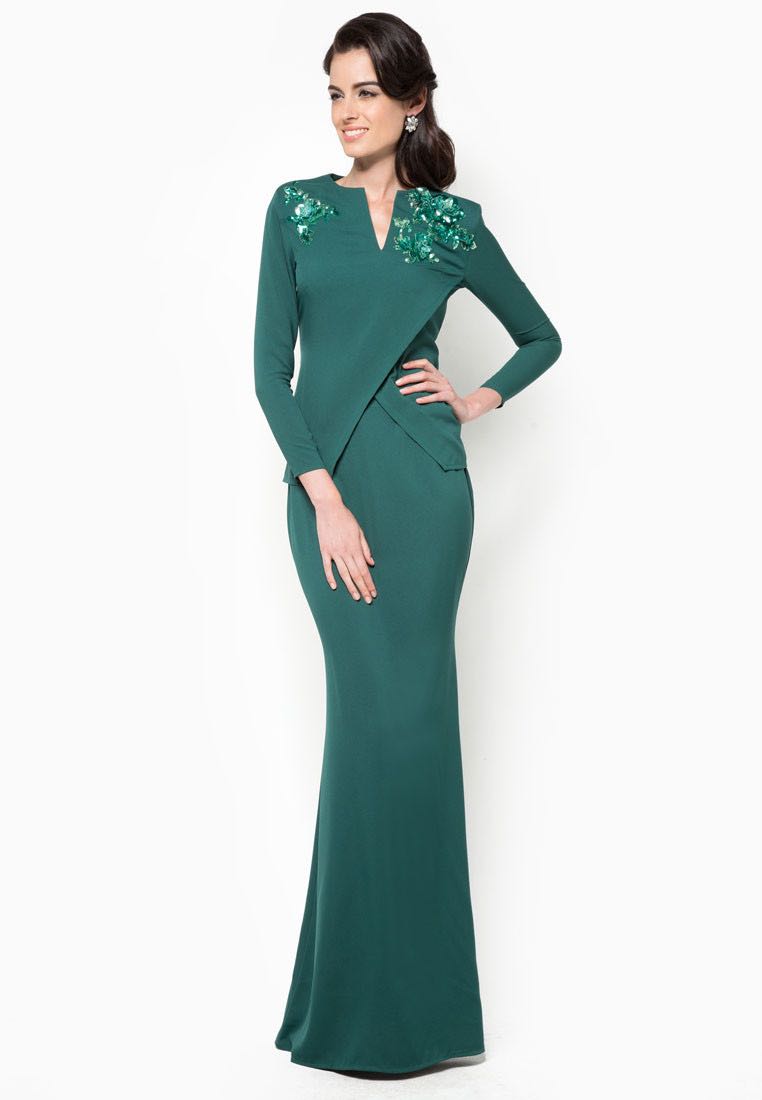 Fazbulous Raya Kurung In Emerald Green Women S Fashion Clothes Dresses On Carousell