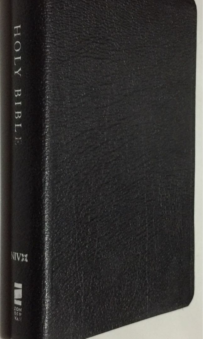 Niv Thinline Reference Bible Black Bonded Leather Red Letter