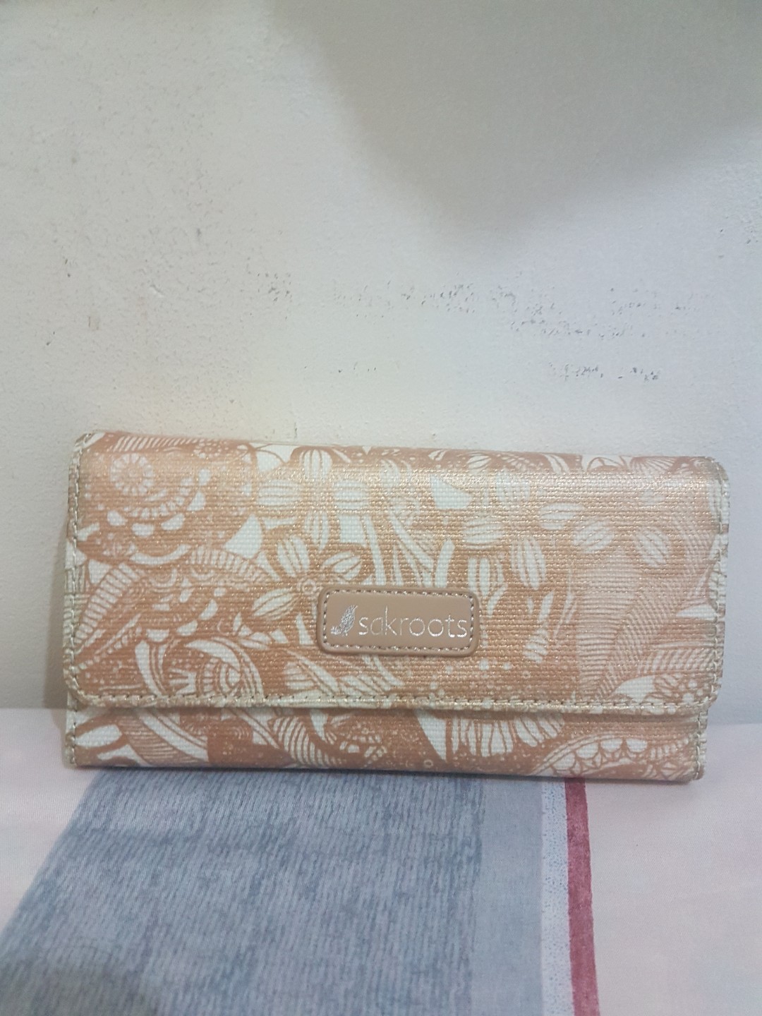 Sakroots Megan Trifold Wallet Rose Gold Spirit Desert, Women's Fashion, Bags & Wallets, Wallets